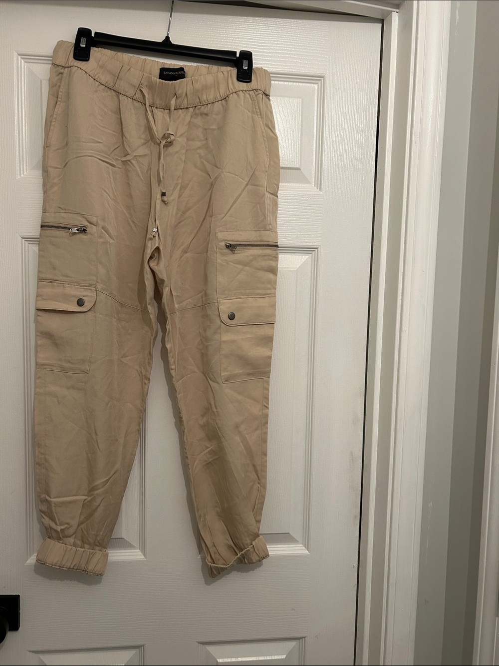 Banana Republic Beige Cargo Jogger Pants 🤍